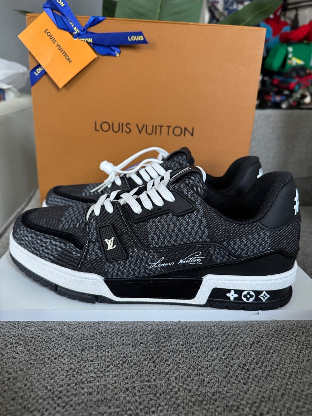 Louis Vuitton Men’s Black & White Knit Low-Top Sneakers with LV Script - Picture 1 of 8